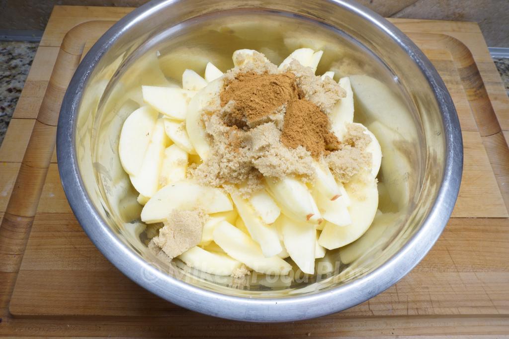 mixing peeled apples with cinnamon and brown sugar